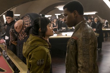 Star Wars: The Last Jedi - 22 νέες φωτογραφίες Star Wars: The Last Jedi..L to R: Rose (Kelly Marie Tran) and Finn (John Boyega)..Photo: David James..©2017 Lucasfilm Ltd. All Rights Reserved.