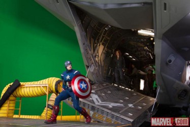 The Avengers [On Set Photos] Chris Evans/Steve Rogers / Captain America & Scarlett Johansson/Natasha Romanoff / Black Widow 