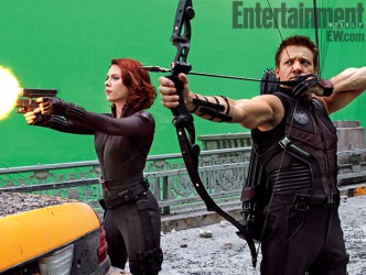 The Avengers: Η Scarlett Johansson (Black Widow) και ο Jeremy Renner (Hawkeye)