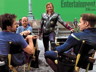 The Avengers: Ο Downey Jr., ο σκηνοθέτης Joss Whedon, ο Chris Hemsworth (Thor), και ο Evans