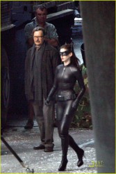 The Dark Knight Rises Backstage Photo: Anne Hathaway/Cat Woman & Gary Oldman/Gordon